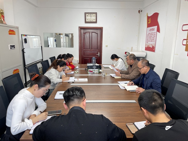 集体学习-上新闻.jpg 集体学习-上新闻.jpg