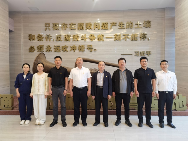 参观人员-上新闻.jpg 参观人员-上新闻.jpg