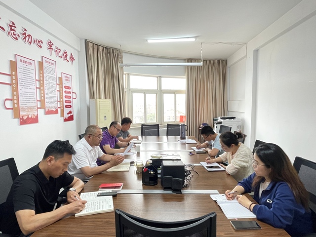 学习现场-上新闻.jpg 学习现场-上新闻.jpg