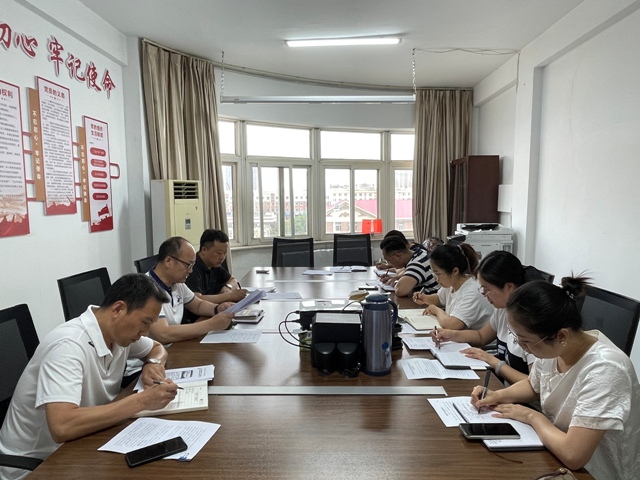 集体学习-上新闻.jpg 集体学习-上新闻.jpg